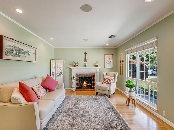 5th image of 2384 Woodland Ave