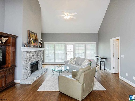 3rd image of 3900 Carisbrooke Ln