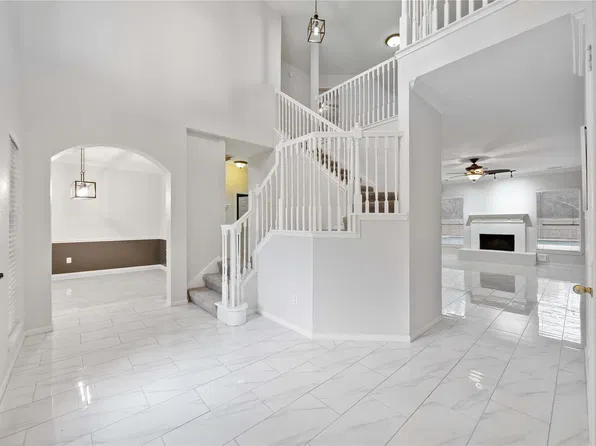 15 Finetta Ln, Alvin, TX 77511