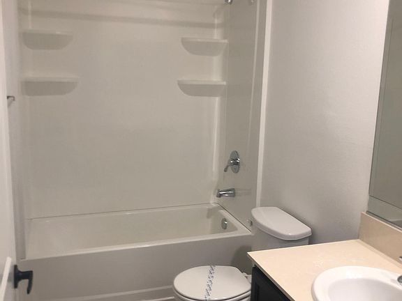 5th image of 1400 Avenue Of The Oaks Unit 827
