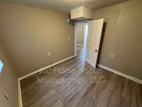 4th image of 4219 E 60th Ter