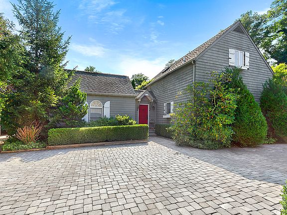 2nd image of 54 Manor Ln S