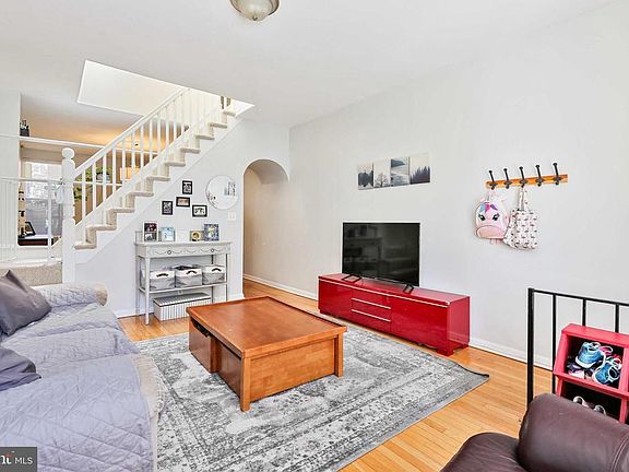 5th image of 816 W 35th St