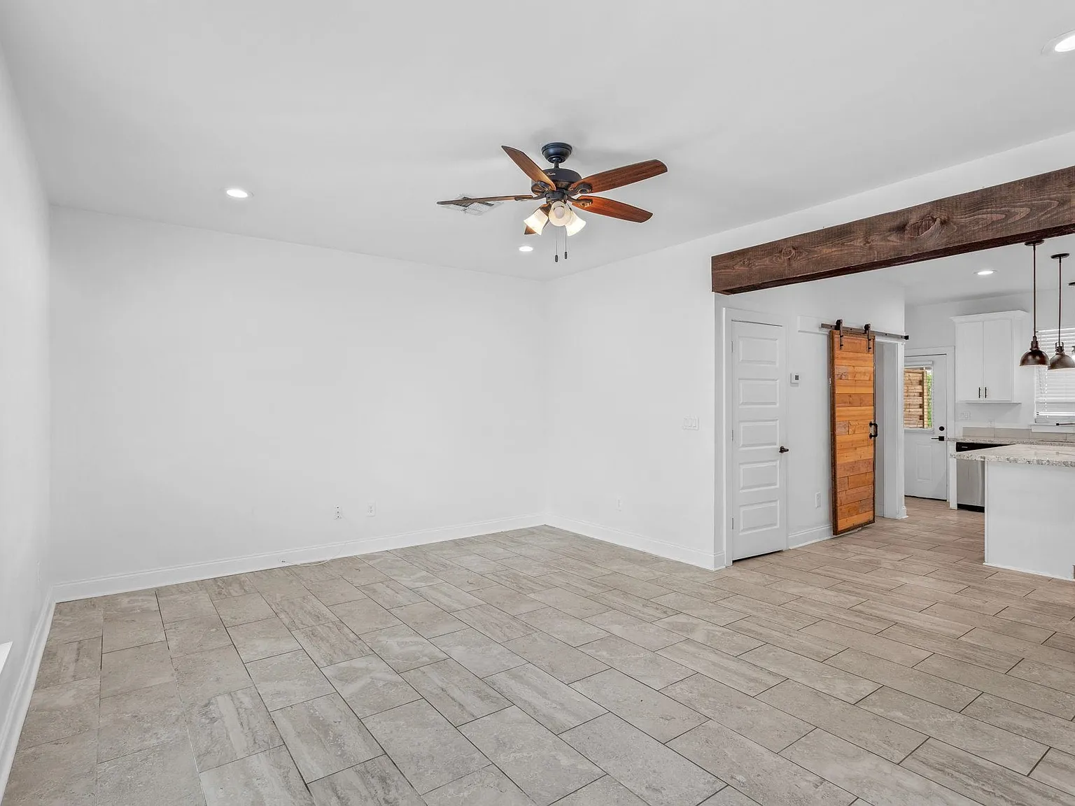 3 bed, 2.5 bath, 1450 sqft, $1,750 — Photo 3