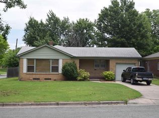 924 Lexington Rd, Wichita, KS 67218