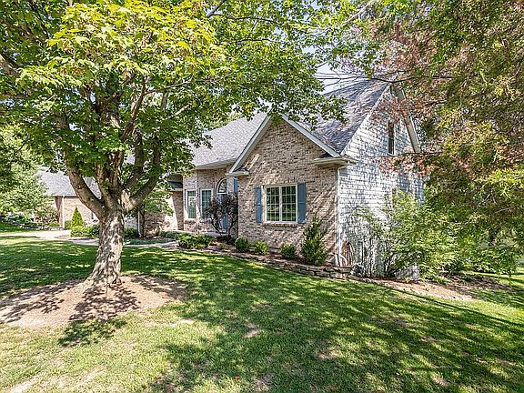 4th image of 601 S Cedar Lake Dr