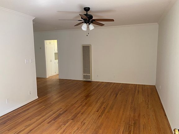 2nd image of 928 10th St APT 8