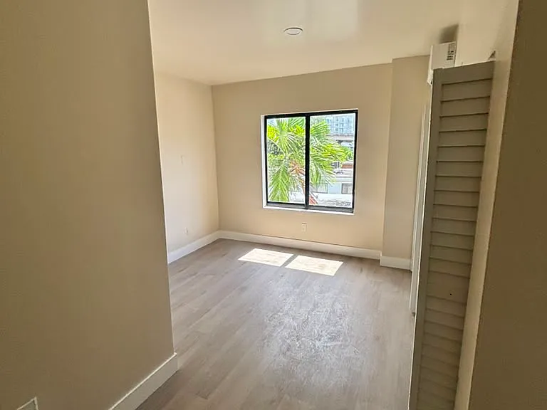 436 SW 6th St #19 — Photo 4
