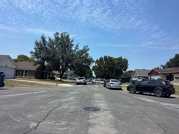 4th image of 5004 S Prairieview Ct