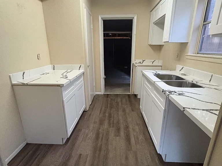 706 Redstone St — Photo 15