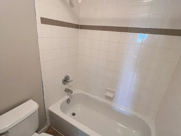 5420 Heatherton Ln — Photo 32