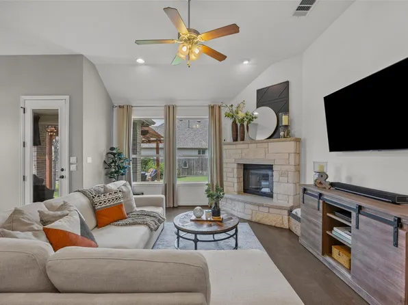 1012 Discovery Well Dr, Liberty Hill, TX 78642