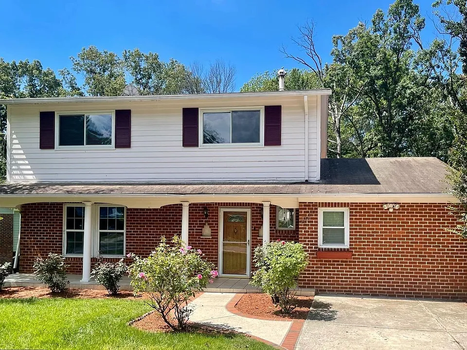 6910 Rolling Rd