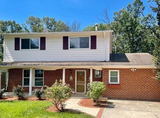 6910 Rolling Rd, Springfield, VA 22152