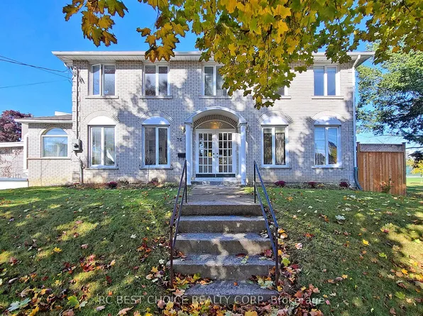 76 Rockford Rd, Toronto, ON M2R 3A7