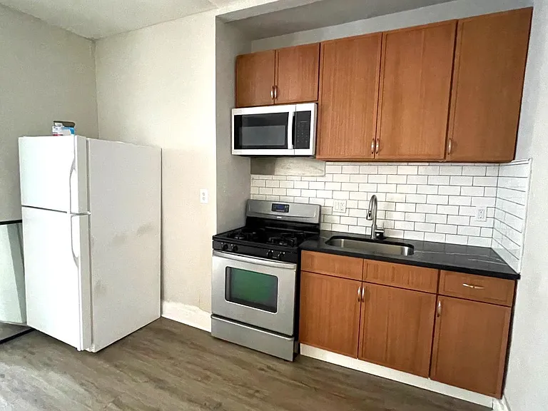 110 W Tabor Rd — Photo 4