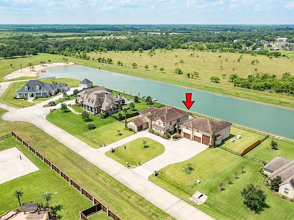 4th image of 322 Red Oak Dr