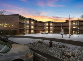 2303 Holiday Ter APT 33, Lansing, IL 60438