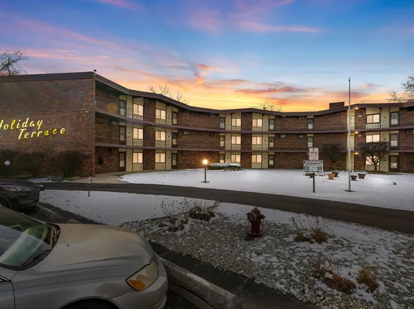 2303 Holiday Ter APT 33, Lansing, IL 60438