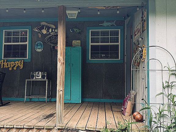 4th image of 703 Poplar St