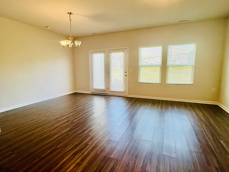 916 Field Ivy Dr — Photo 4