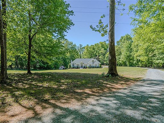5th image of 1002 Pleasant Dr