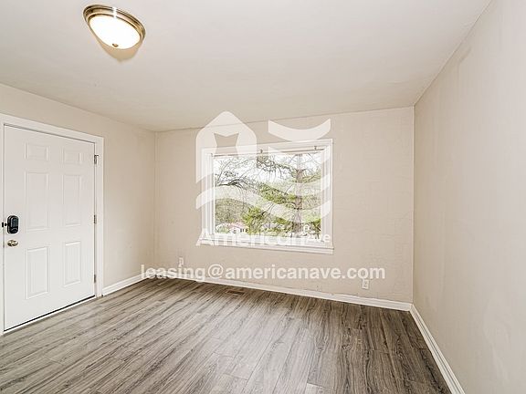 1210686_003_living_room_3.jpg