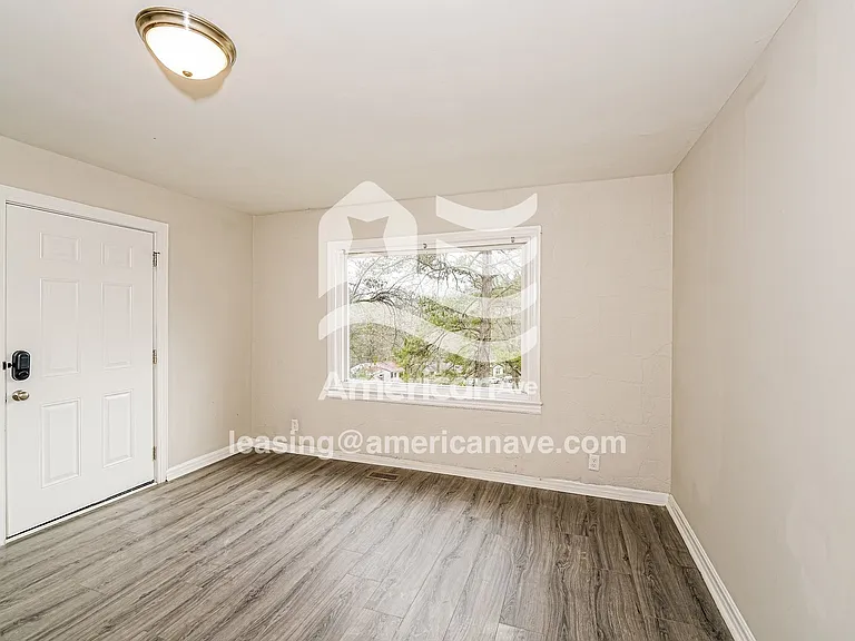 1210686_003_living_room_3.jpg