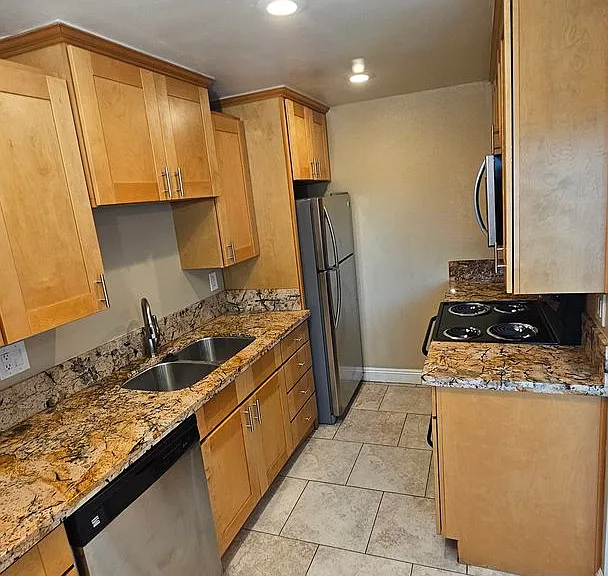 1645 Fern St — Photo 6