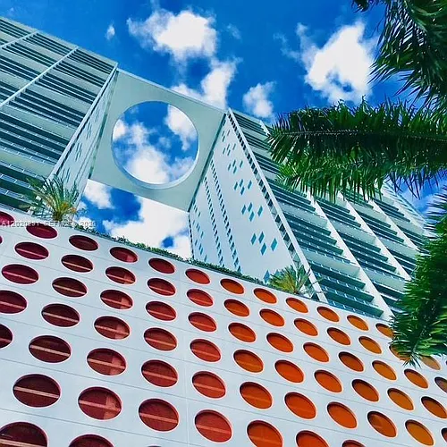 500 Brickell Ave Photo 1