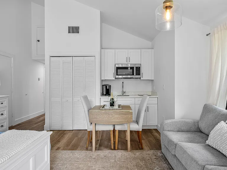 11863 Wimbledon Cir #504 — Photo 8