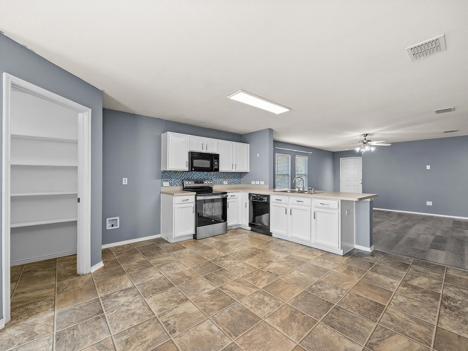 3 bed, 1612 sqft, $1,900 — Photo 4
