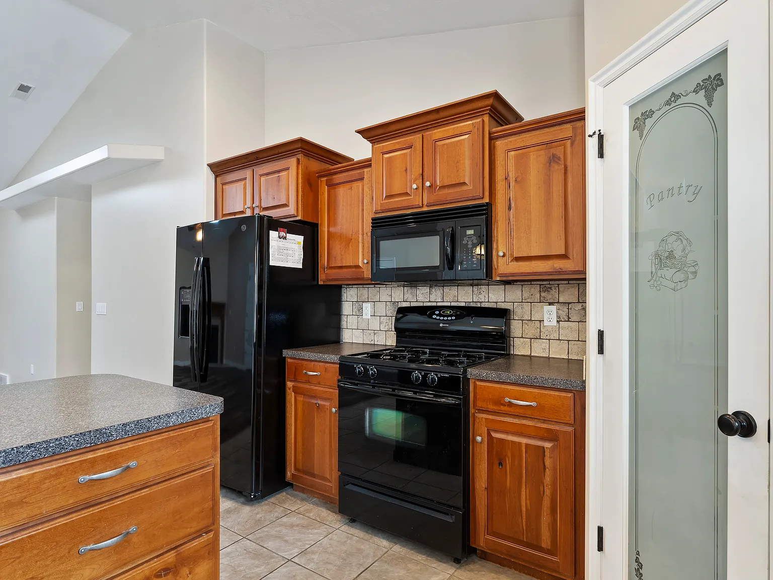 2 bed, 1547 sqft, $2,300 — Photo 2