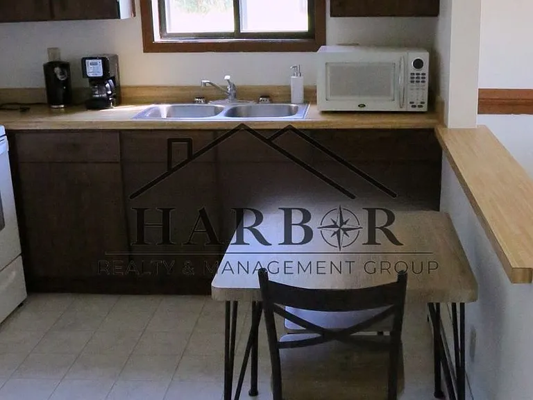 Valley View Apartments — Photo 44