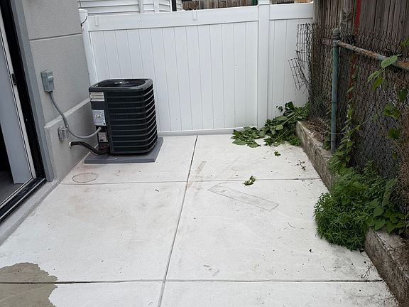 5th image of 2709 E Monmouth St