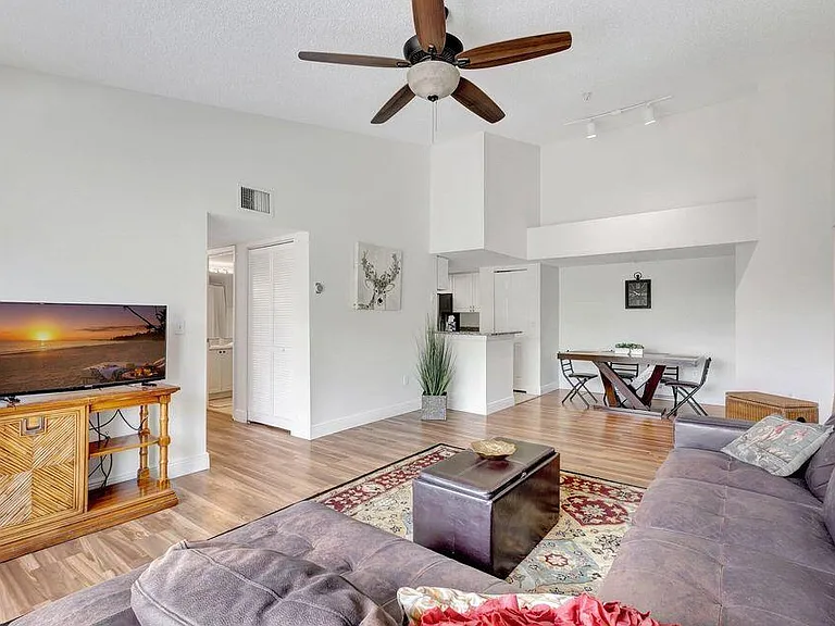 1400 Crestwood Ct S #1407 — Photo 9