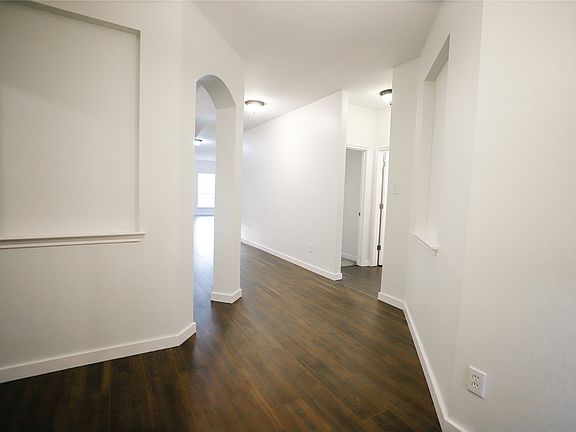4th image of 2221 Rodgers Ln