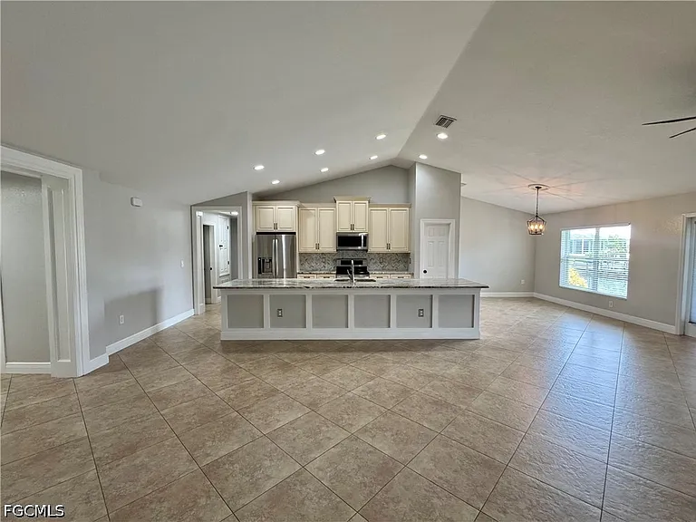 3829 SW 17th Pl — Photo 6