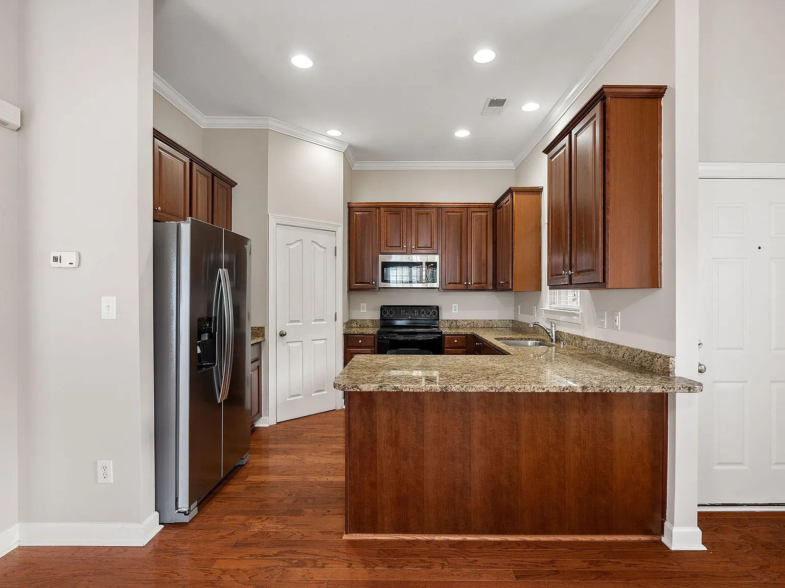 3 bed, 2.5 bath, 1594 sqft, $2,250 — Photo 3