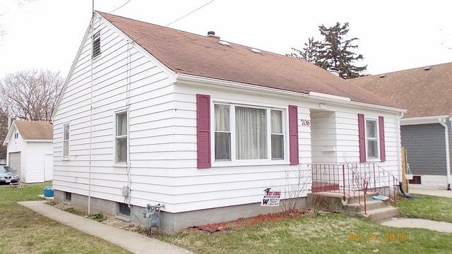 2nd image of 706 Hinman St