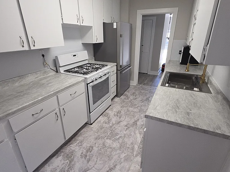 201 N Chestnut St #203 — Photo 4