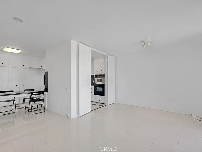 5301 Balboa Blvd — Photo 9