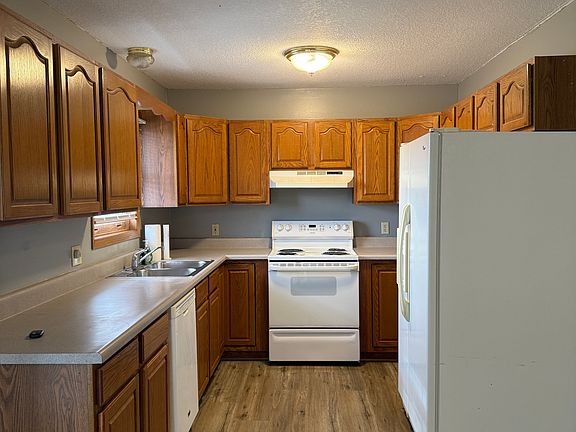 3rd image of 714 Erin Pl