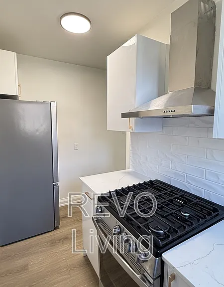 6911 Barker St #6 — Photo 6