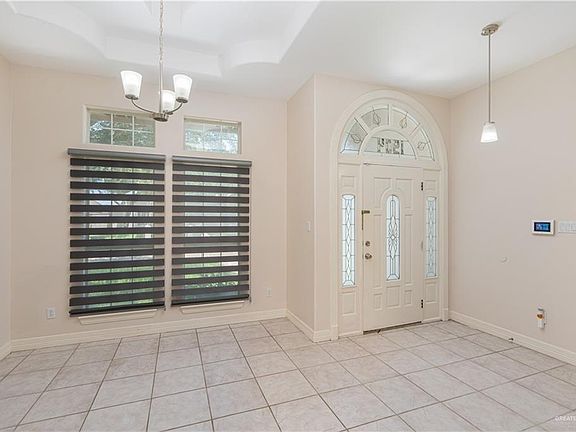 3rd image of 1904 Fair Oaks Dr