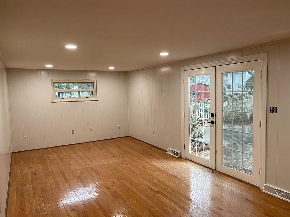 1st image of 3860 Darbyshire Dr