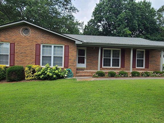 2nd image of 809 Ashwood Dr