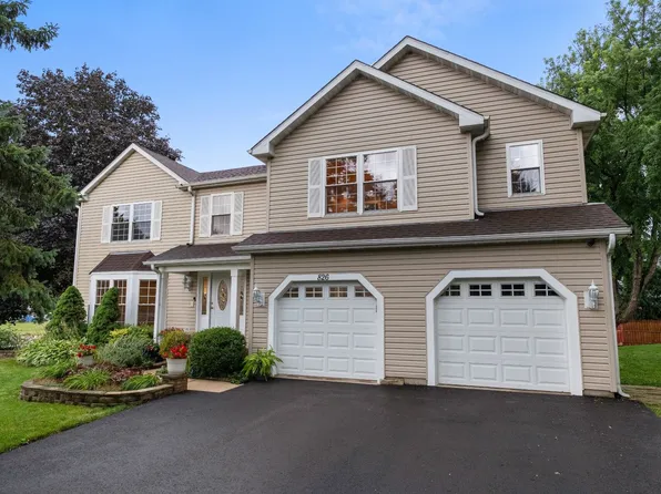 826 Pin Oak Cir, Cary, IL 60013