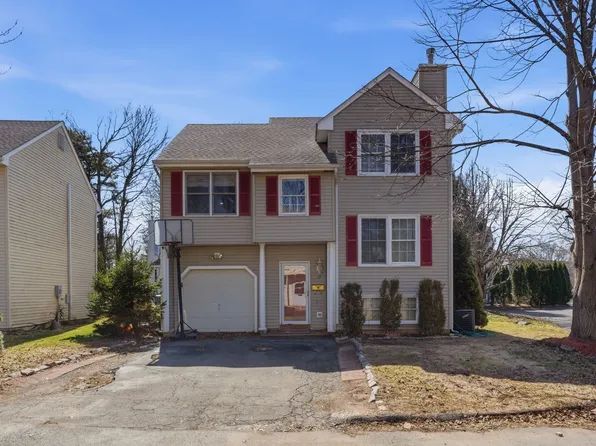 17 Cinnamon Circle #17, West Hartford, CT 06110