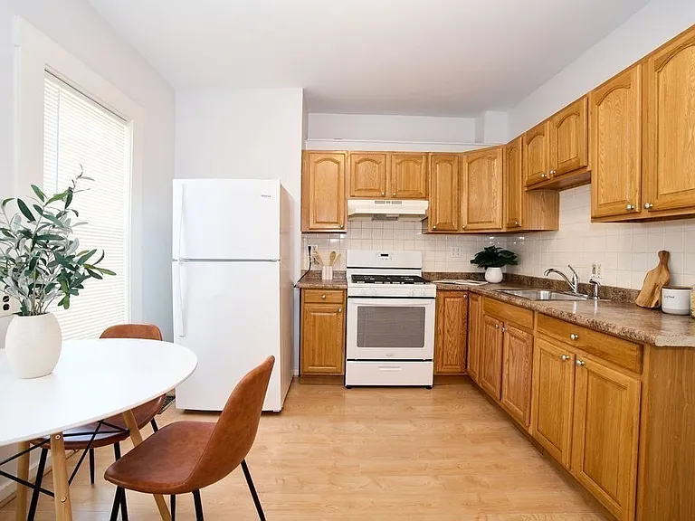 43 Mount Vernon St #1 — Photo 2